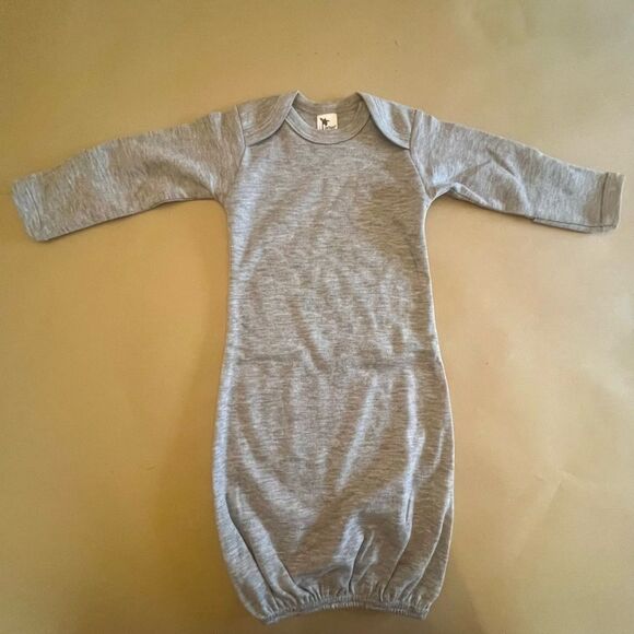 Cozy Gray Baby Pajama Set, sleep sack (0-6mo) and sleep gown (0-3mo). - Picture 5 of 7